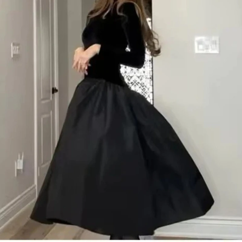 Abito da donna europeo e americano con giunture in velluto a coste a collo alto alla moda