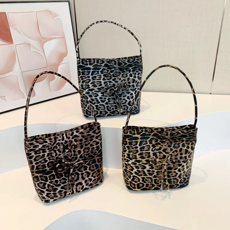 Borse a tracolla in PU con fiocco leopardato Borse di alta qualità per giovani per le donne 2024 Marchio di moda Semplicità Vendita calda Bolso Mujer