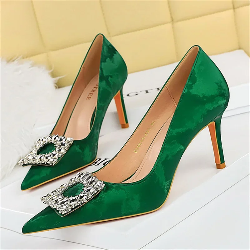 

Women 8cm High Heels Hollow Green Pumps Lady Rhinestone Crystal Buckle Medium Low Heels Fetish Nightclub Office Korean Shoes