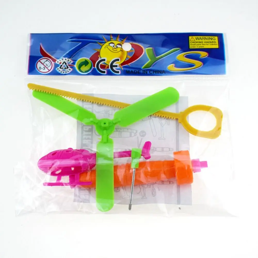Kunststoff Pull Line Hubschrauber Spielzeug mit zusammengebautem Griff Outdoor Spiel Kordelzug Flugzeug mehrfarbige Mini Pull Line Flugzeug