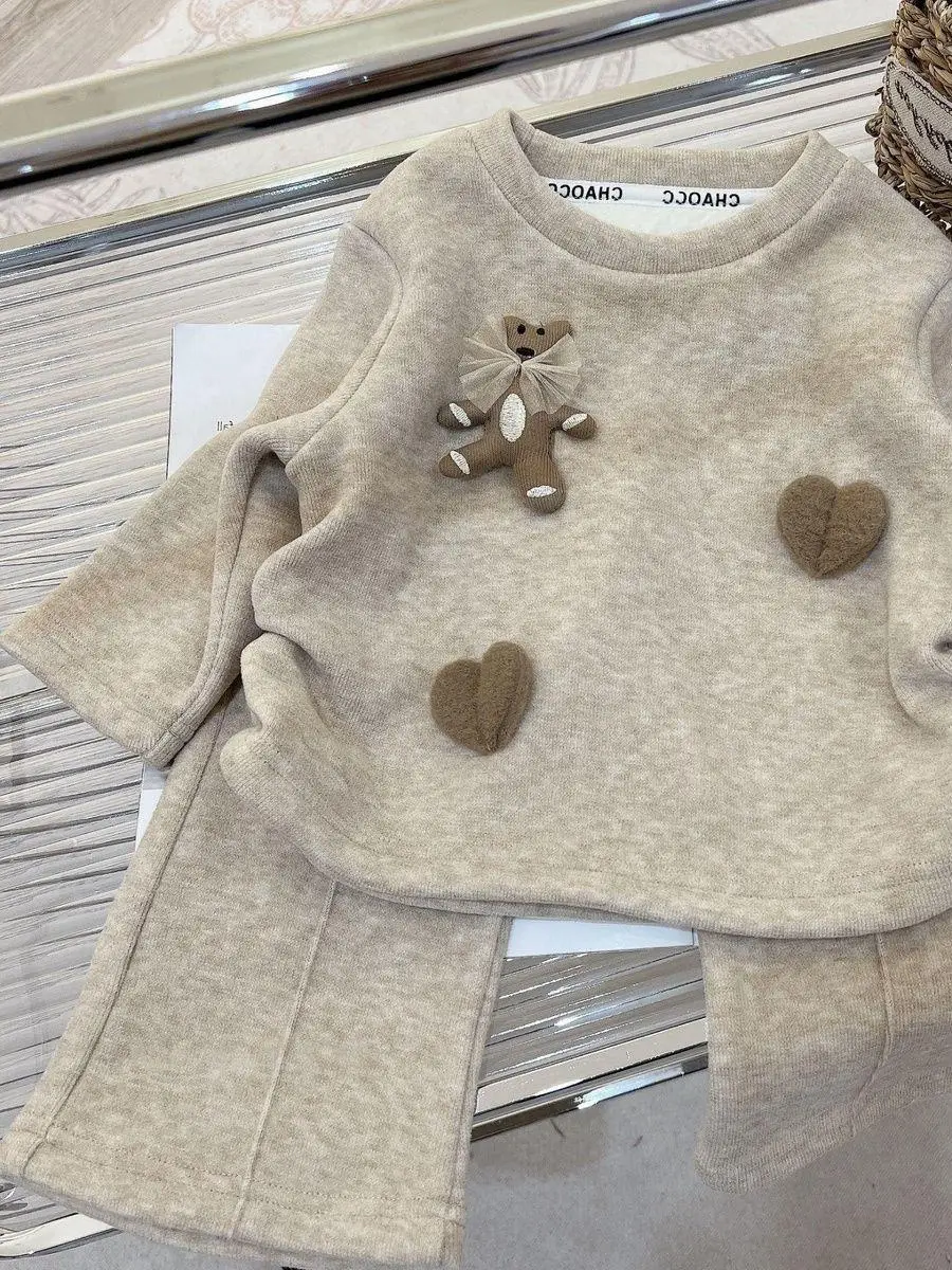 

Модный комплект для девочек из двух предметов: корейский свитшот с мультяшным принтом и длинными рукавами, утепленные брюки на флисе в лесном стиле