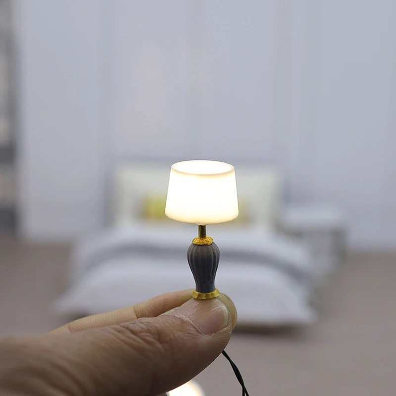 1Pcs 어린이 아기 선물 장난감 1:20 인형 집 미니 가구 소형 책상 테이블 램프 모델 인형 집 DIY 액세서리