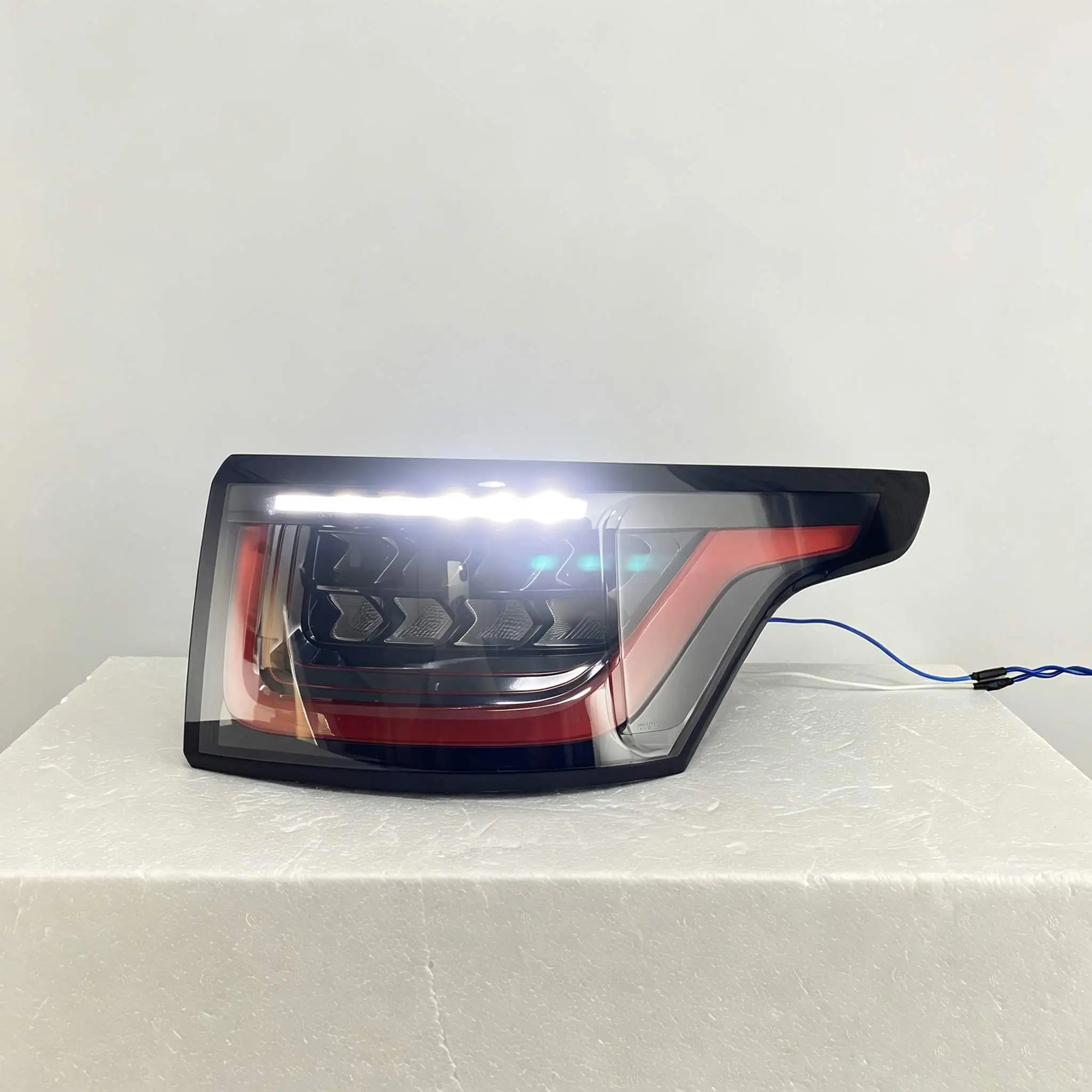 LED taillights, reverse brake lights, dynamic LED turn signal lights for Range Rover Sport 2014-2022