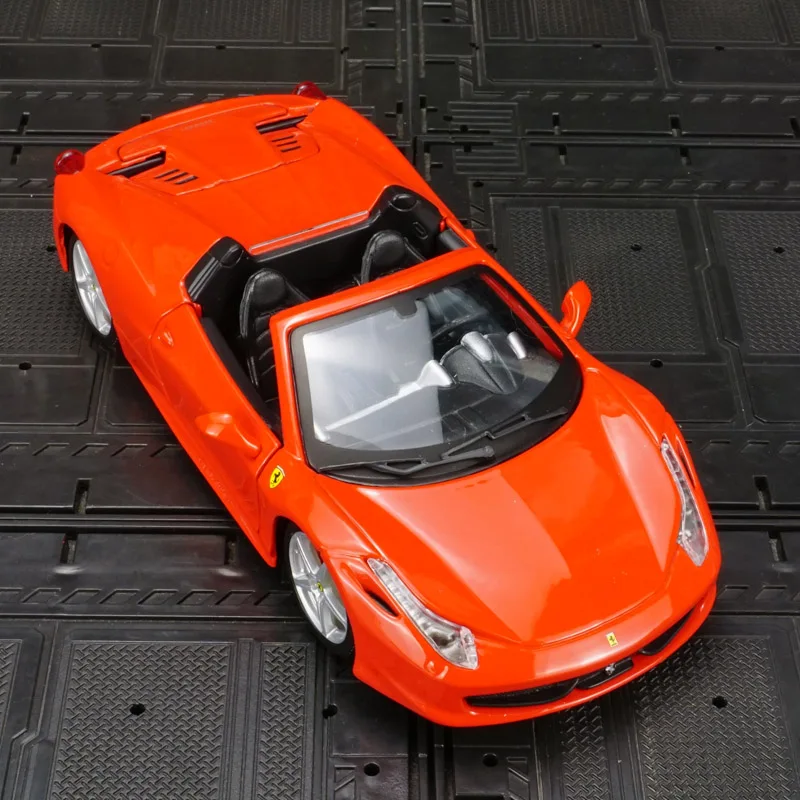 Bburago 1:24 gesimuleerde Ferrari 458 Spider legering converteerbare supercar model autodeur kan worden geopend rijke details, vakmanschap