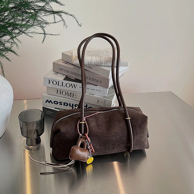 تصميم أنيق رائع من جلد الغزال الصناعي حقائب كتف مربعة سستة الصلبة شخصية 2025 الخريف والشتاء حقائب الإبط الجديدة للنساء