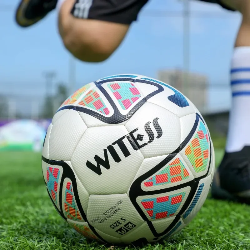 ขนาด 5/4 ลูกฟุตบอลมาตรฐานมืออาชีพสำหรับกีฬากลางแจ้ง ลูกบอลแข่งขัน ลูกบอลฝึกซ้อม ฟุตบอลไร้รอยต่อ วัสดุ PU คุณภาพสูง