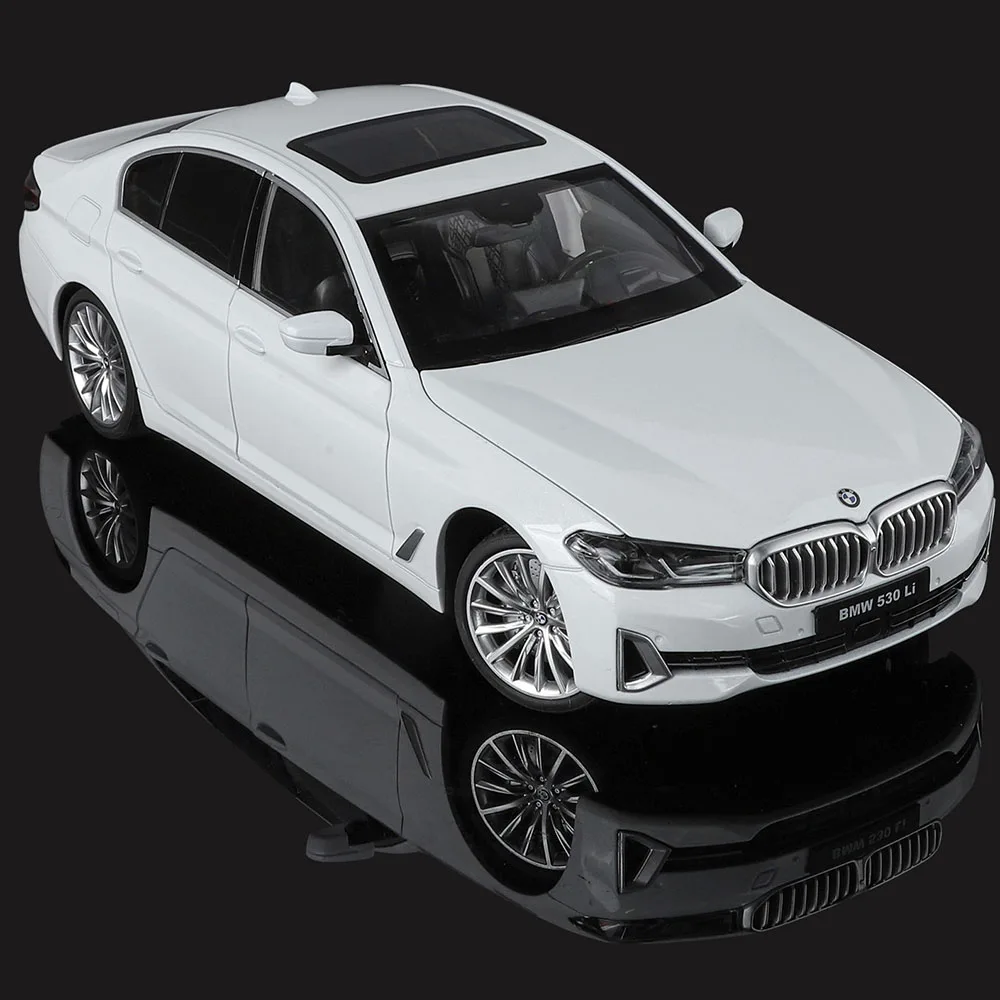 كبير 1:18 530Li XDrive 500K سيارة رياضية لعبة مجسمة سبيكة دييكاست الأبواب مفتوحة امتصاص الصدمات المركبات ديكور المنزل الحلي