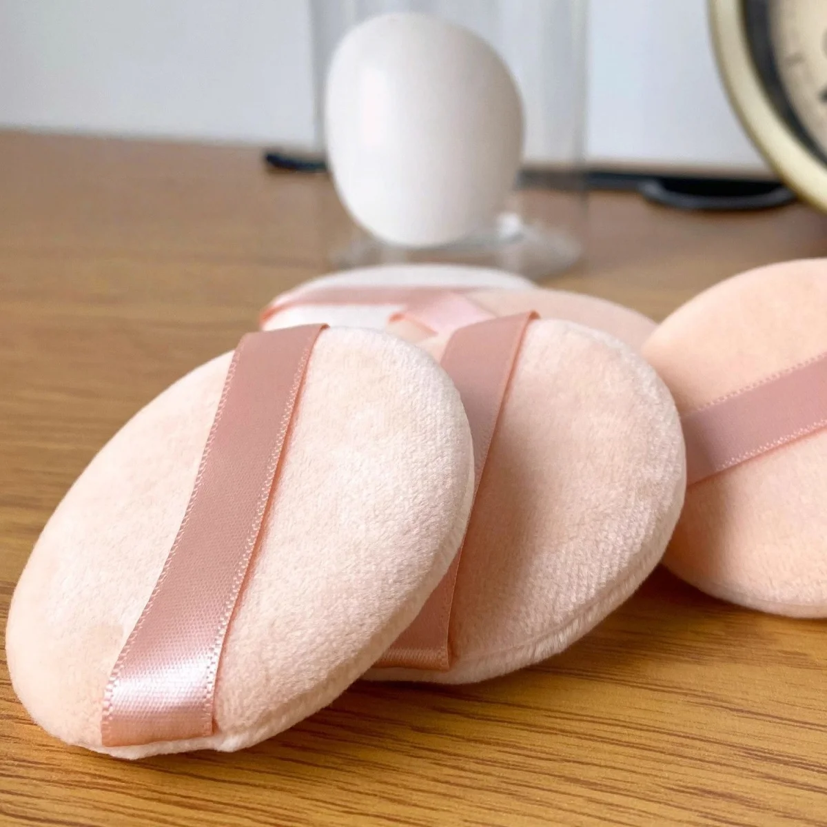 130mmx30mm 슈퍼 점보 스킨 톤 파우더 퍼프, 바디 파우더 퍼프, 리본이 달린 매우 부드럽고 통기성이 좋은 파우더 퍼프