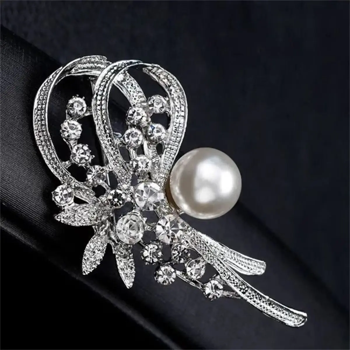 1Pc Fashion Japanese and Korean Elegant Flower Brooch for Men and Women Exquisite Trendy Jewelry Clothing Bag Accessories Gifts