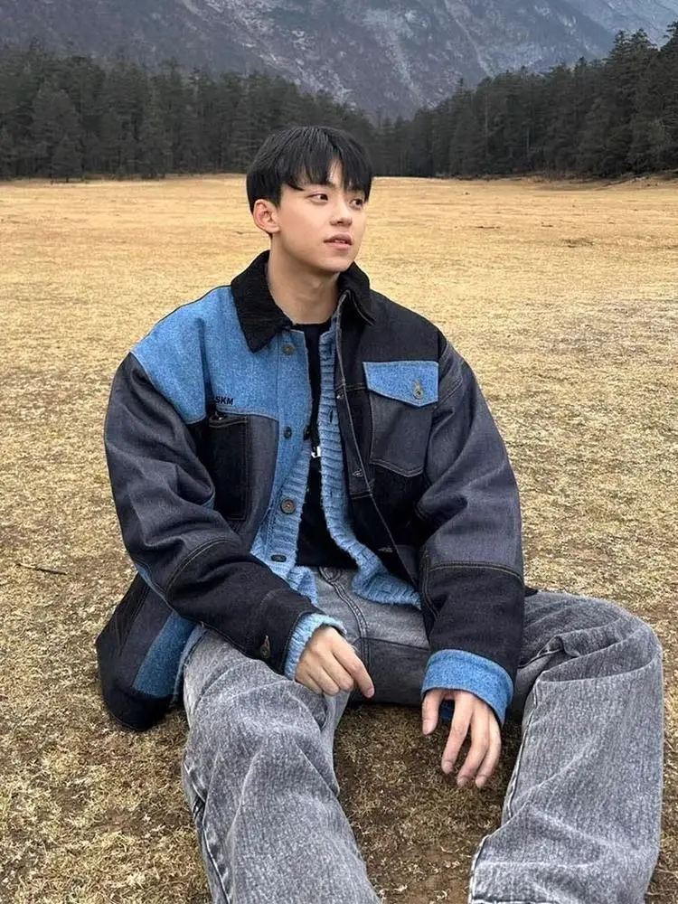 

2025 г. синий сращивается ​ ​ Джинсовая куртка с лацканами, мужская весенне-осенняя новая стильная винтажная летная куртка в стиле ретро, женская