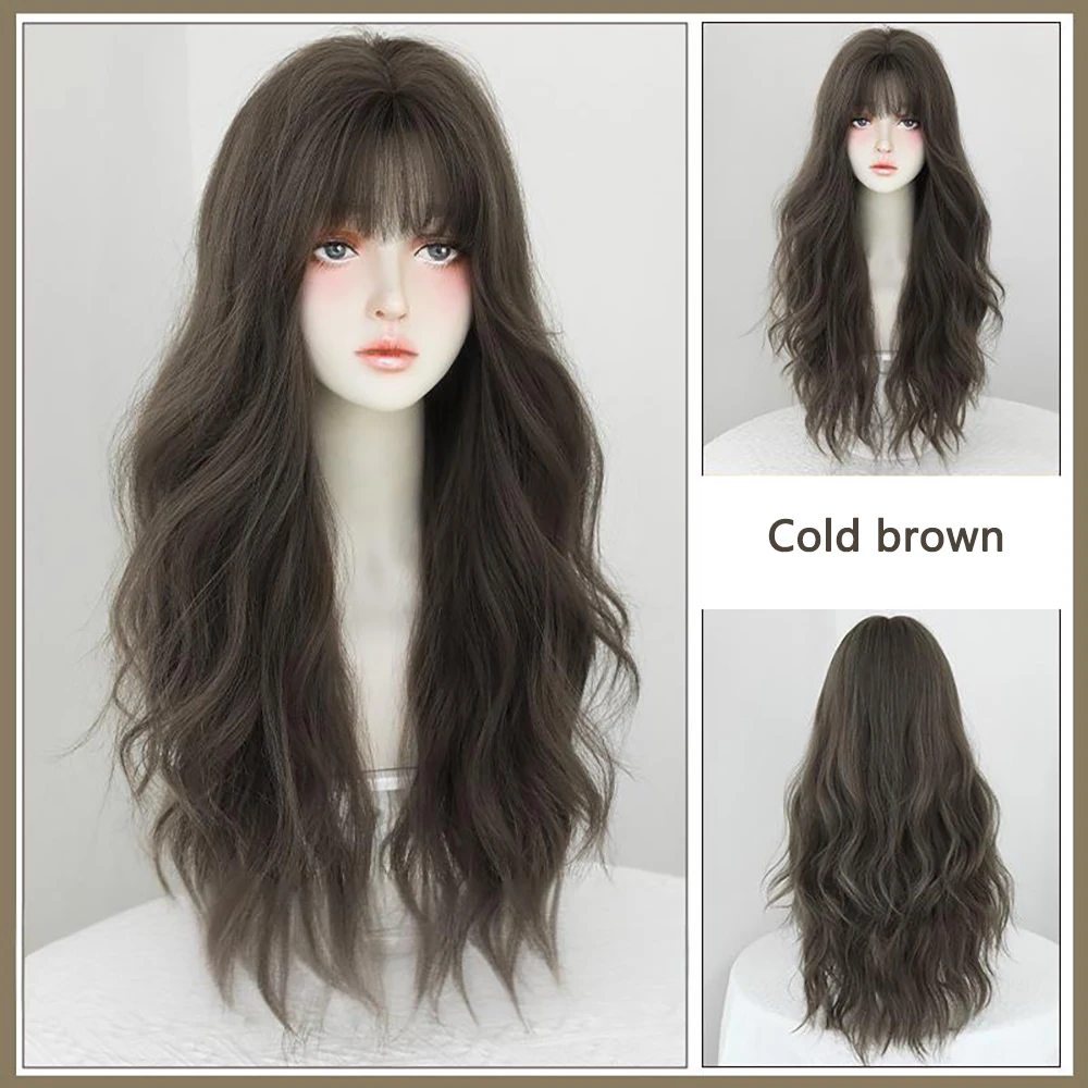 ผมสังเคราะห์สีน้ำตาลขนาด 26 นิ้ว มีลอนหยิกเป็นธรรมชาติ มีความนุ่มฟูและมีหน้าม้า เหมาะสำหรับวิกผมสำหรับเล่นบทบาทในงานปาร์ตี้ประจำวันของผู้หญิง