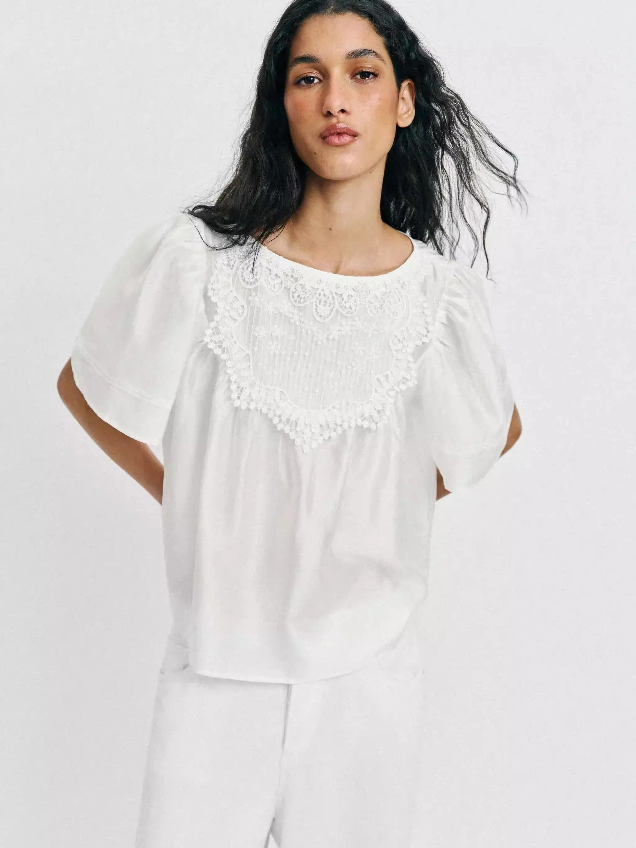 New Summer Women's Shirt Simple round Neck  Color Casual Embroidered Short Sleeve Top 18-25 Years Old 2026 Summer