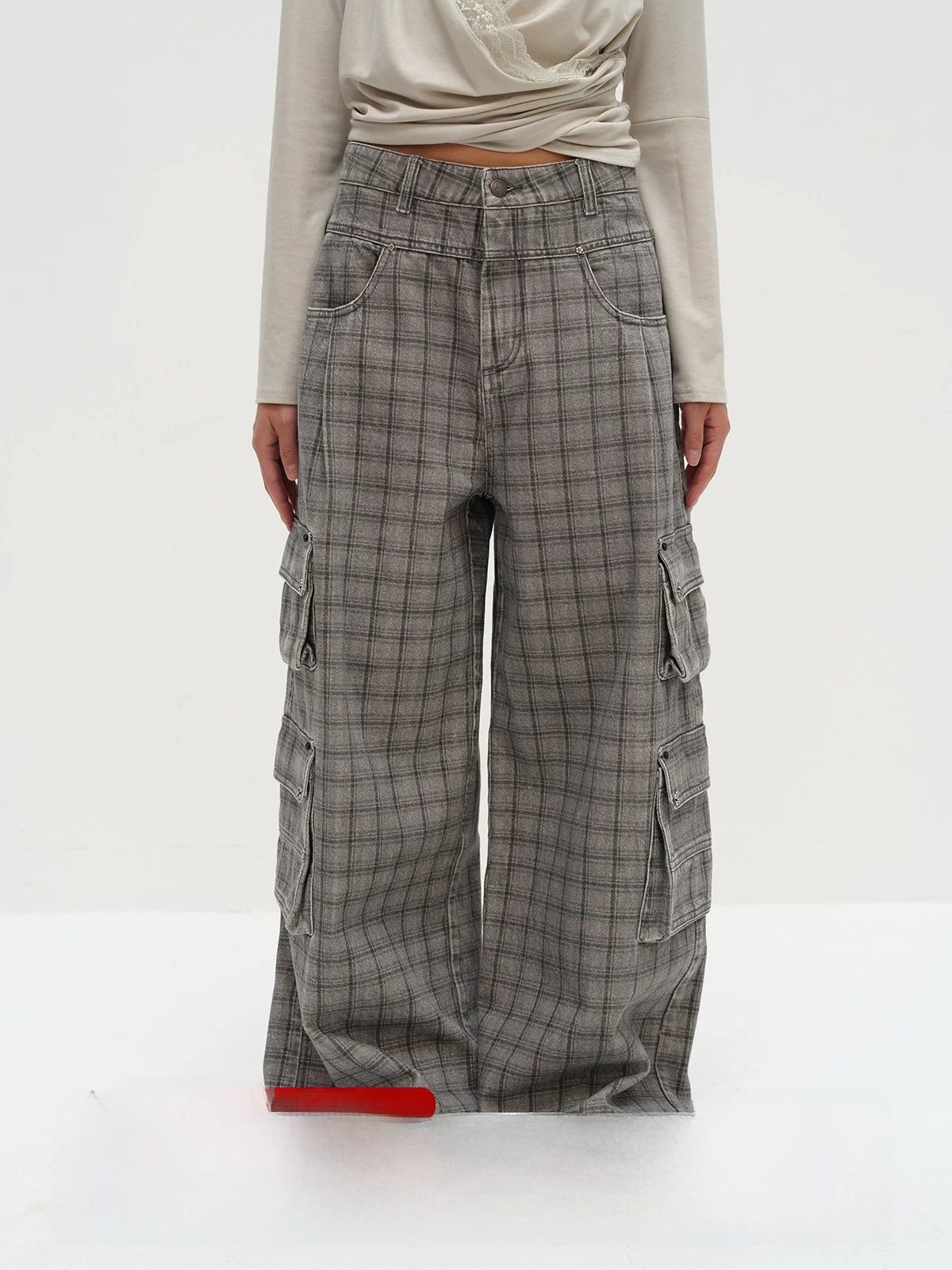 

Модные повседневные джинсовые брюки прямого кроя с низкой талией и клетчатым принтом, оригинальный дизайн, длинные брюки с квадратными и круглыми элементами декора