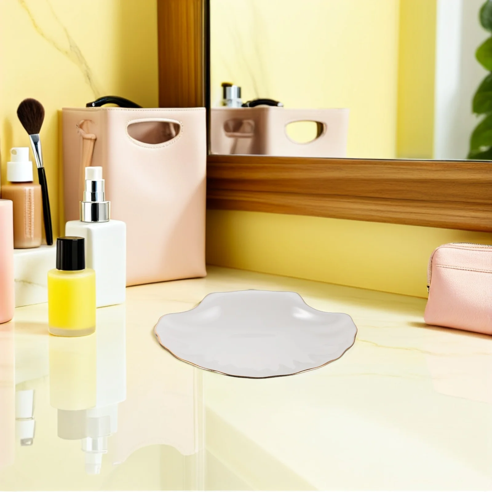 

Винтажный керамический поднос для ювелирных изделий, европейский шарм, посуда в виде ракушки с золотыми краями, органайзер для туалетного столика, серьги, браслеты, духи, хранение закусок