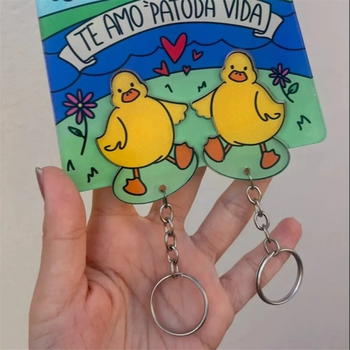 Mini Duckling พวงกุญแจใหม่ Creatives เครื่องประดับแหวนน่ารัก PVC + อะคริลิคคู่ Key Chain ผู้ชาย