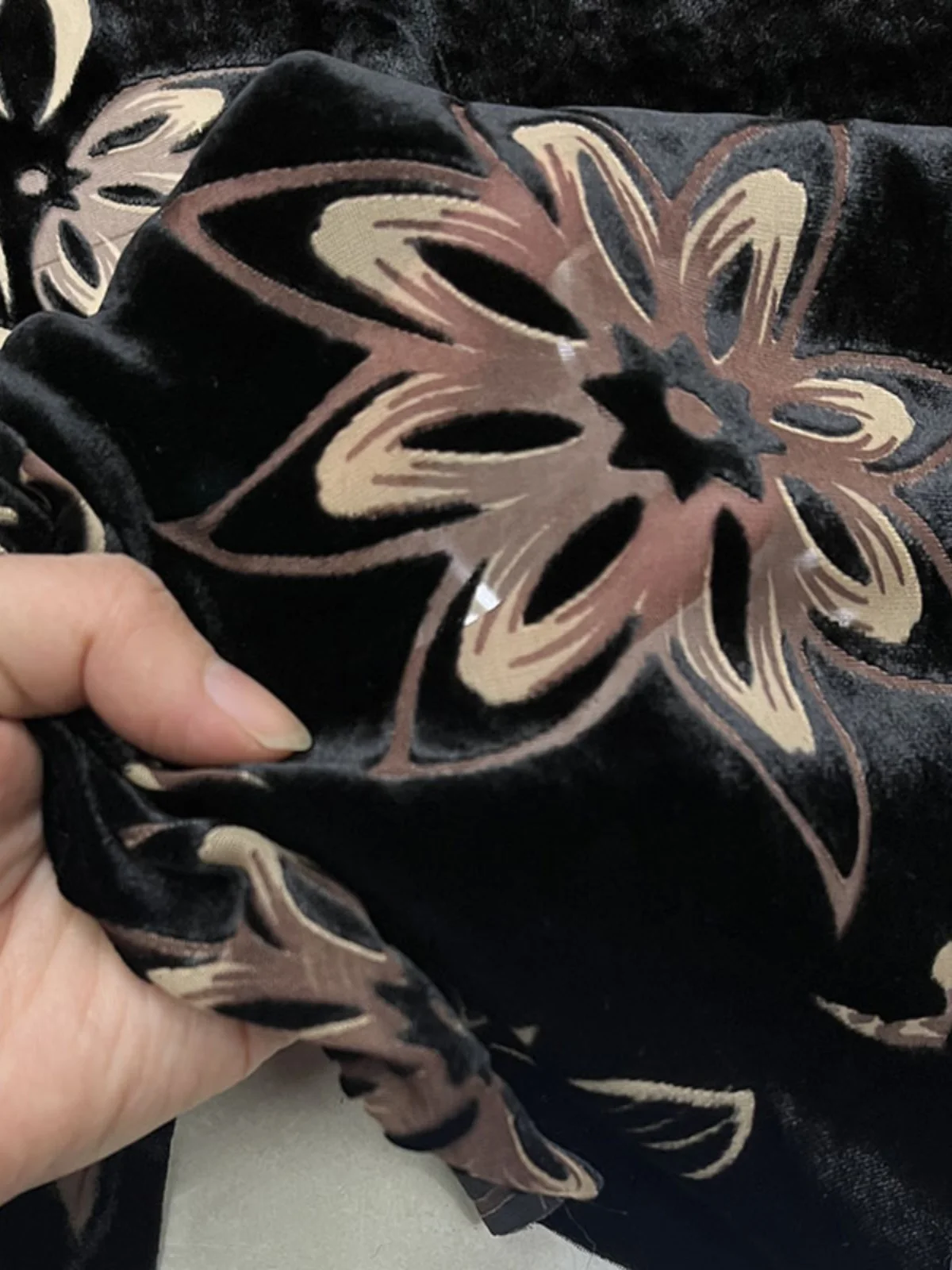 High Quality Real Silk Gold Velvet Fashion Cloth Antique Black Background Elegant Floral Non-Inverted Designer Fabric Dress