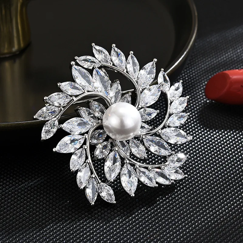 

European-style Luxury Micro-inlaid Zircon Elegant Pearl Temperament Classic Snowflake Coat Brooch Exquisite Corsage Accessories