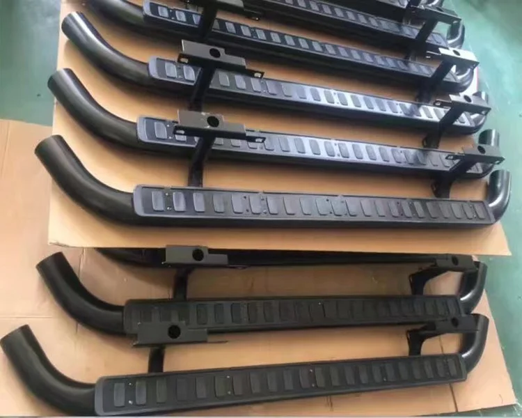 Рисунок 3 - Белые, черные железные подножки Nerf