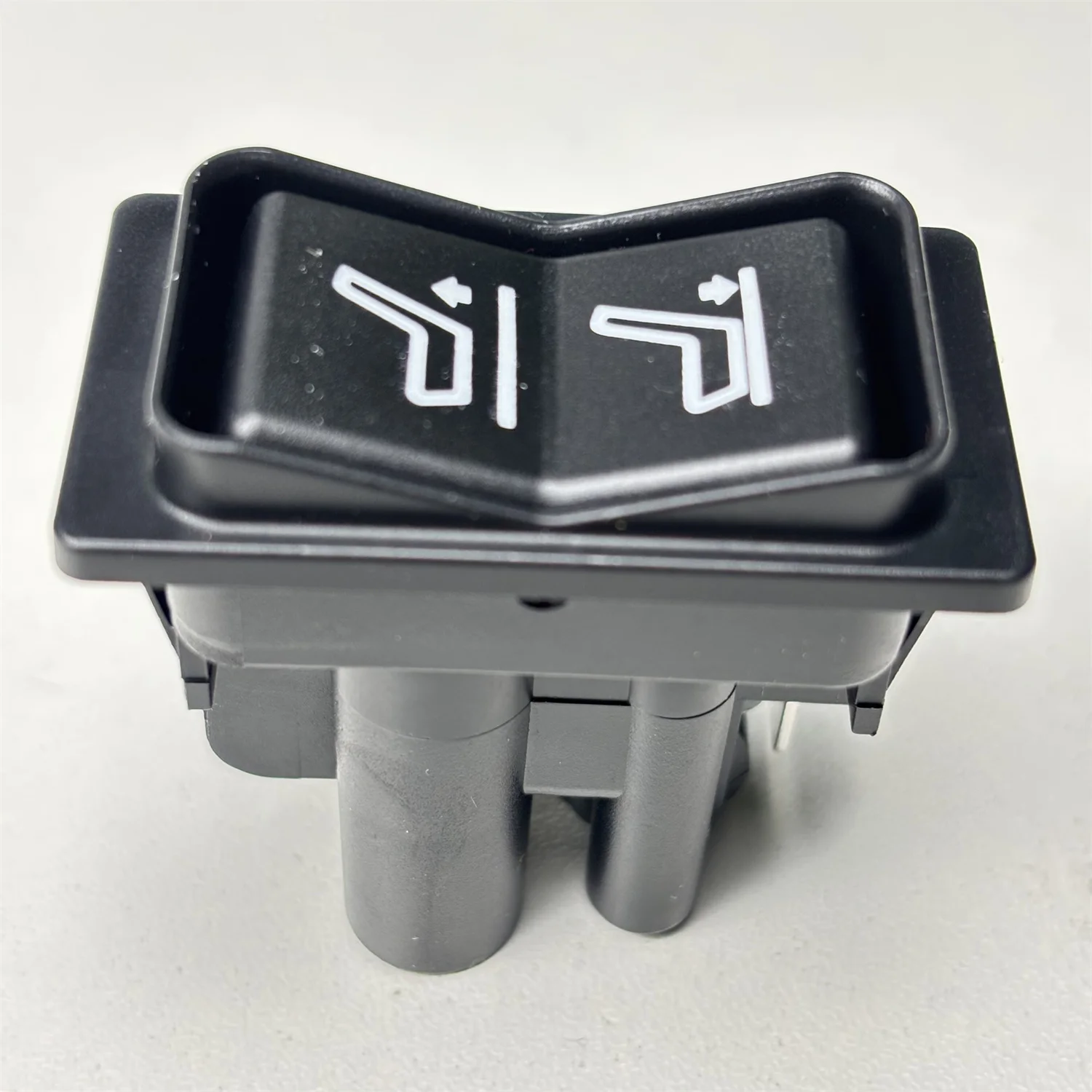 

RE225257 Seat Air Adjustment Switch for John Deere Tractor 7230 7330 9420 9520 9530 9560