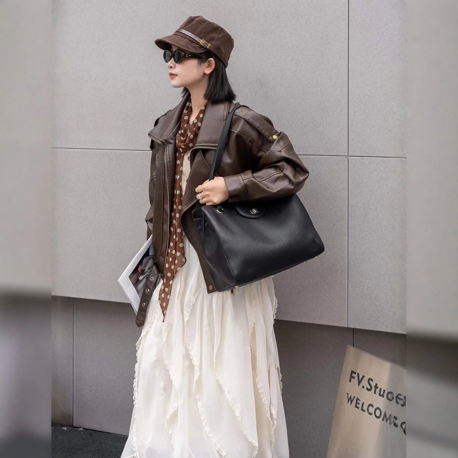 New soft top layer cowhide tote bag multiple compartments large capacity shoulder bag fashionable Daily simple crossbody bag