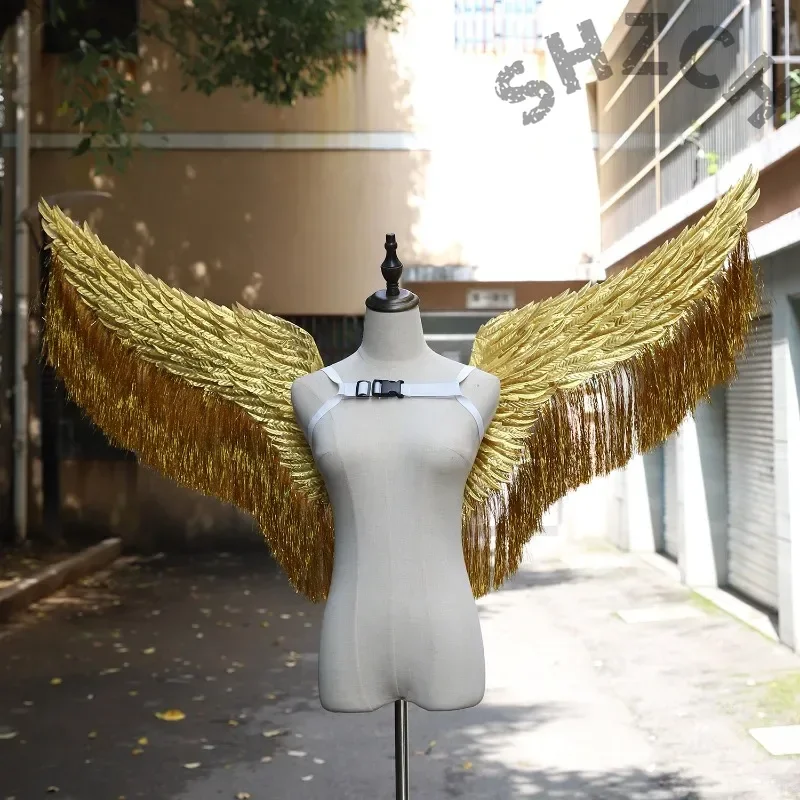 grandes-ailes-d'ange-–-accessoires-de-costume-a-plumes-dorees-ou-argentees-pour-seances-photo-cosplay-et-spectacles-sur-scene
