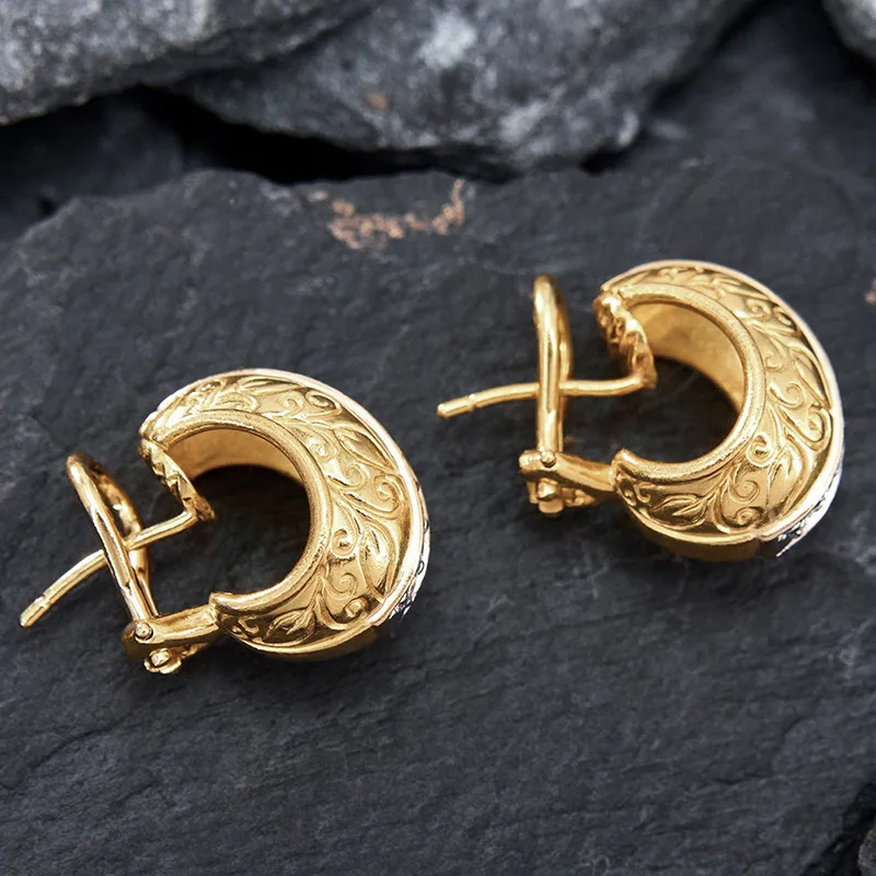 2026 New Vintage Carved Zirconia Contrasting Color Ear Buckle, Light Luxury and High-end, C-shaped Commuting Jewelry view 3