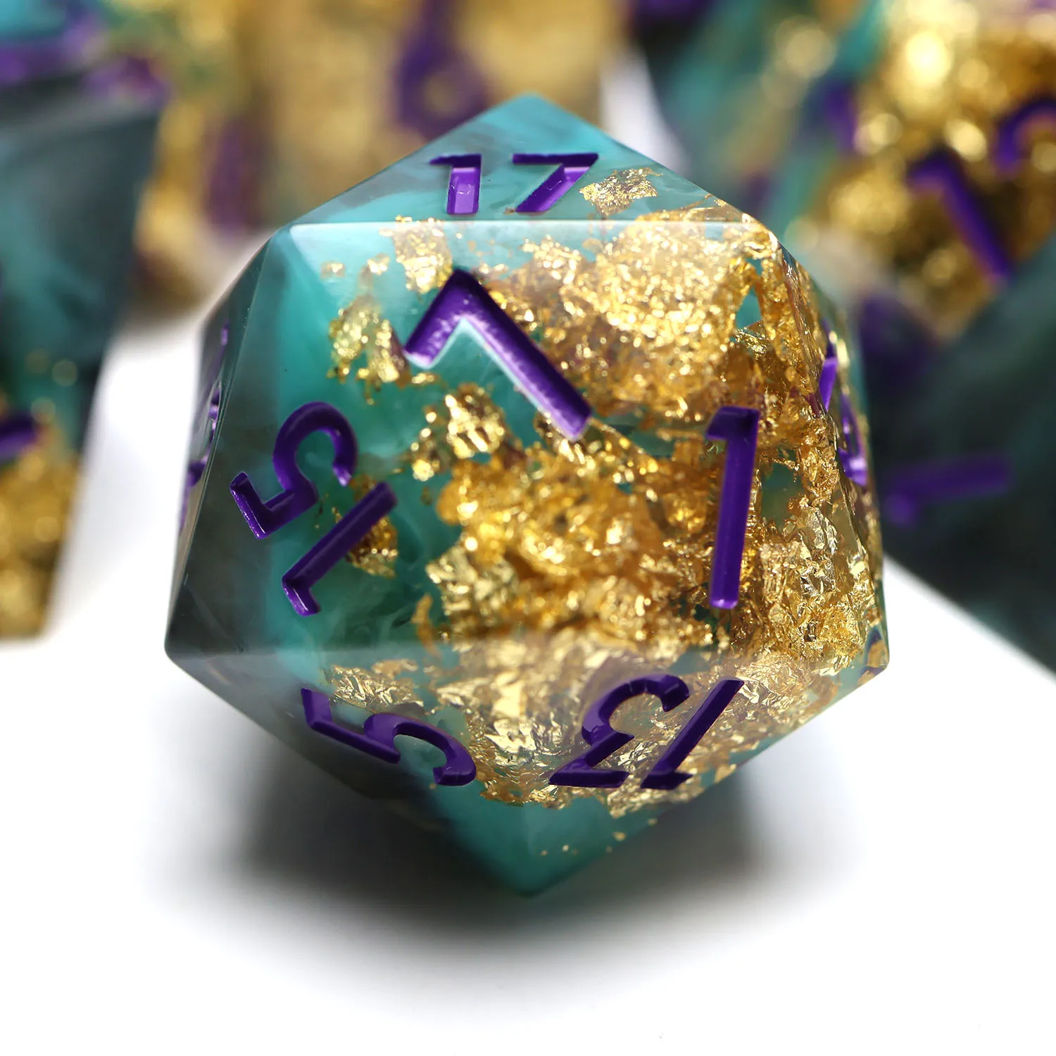 

Набор кубиков для настольных ролевых игр (DND) ручной работы из смолы - бирюзово-черные с золотыми вкраплениями, игровые кубики для RPG N36