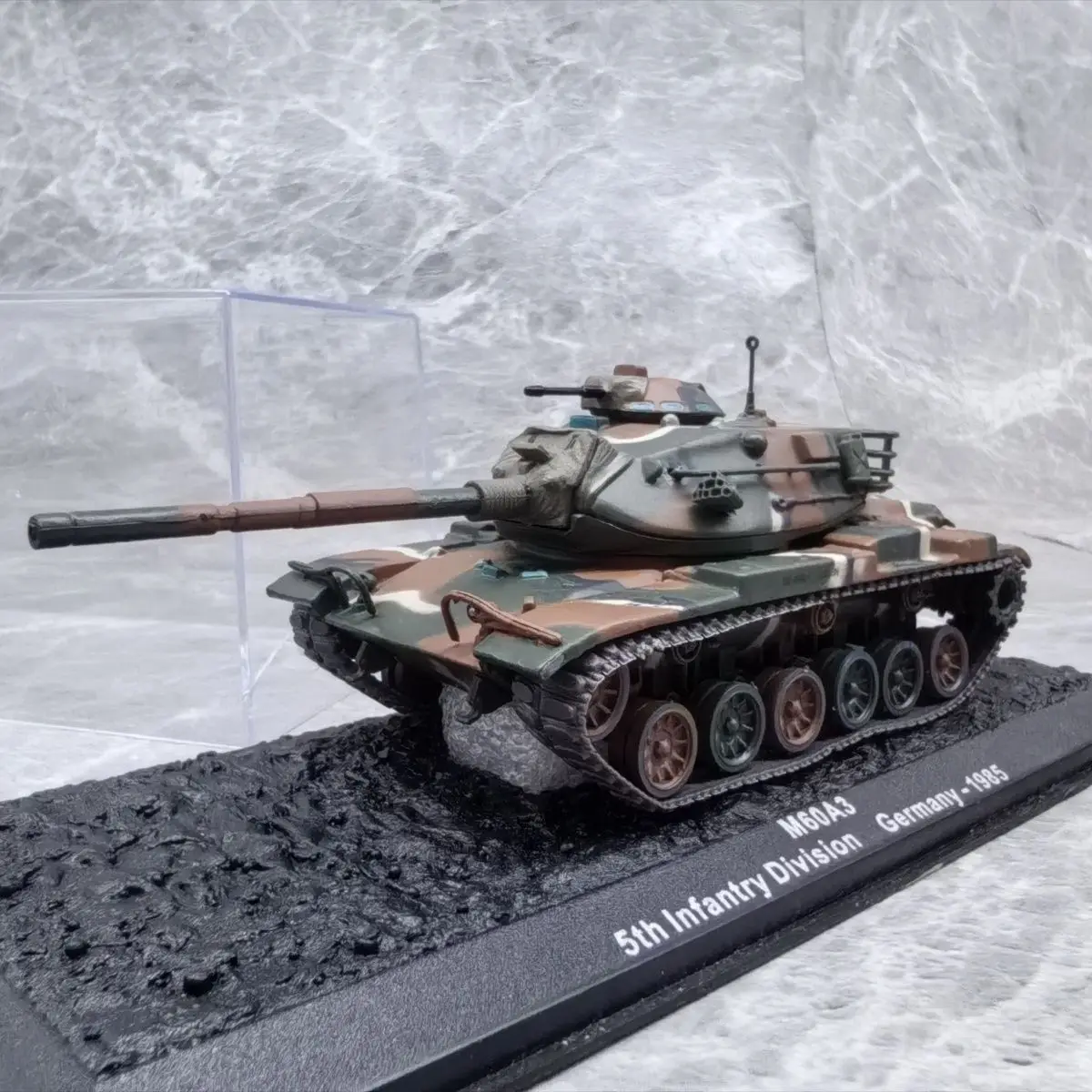 

1/72 US M60A3 5th 1985 Dark Camouflage (alloy（main body）+plastic material) model ornament