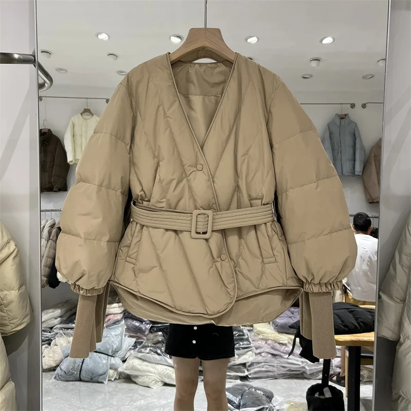 

Короткая хлопковая куртка Design Sense для женщин с v-образным вырезом на талии, новинка 2025, осенне-зимняя модная куртка, сохраняющая тепло, парковое пальто