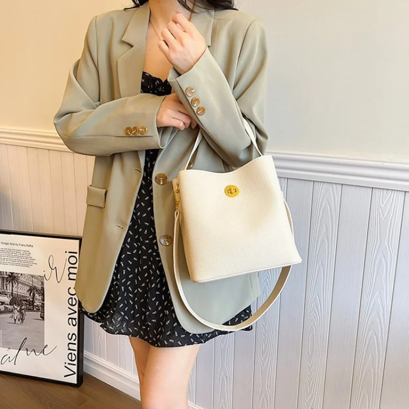 Berühmte Designer-Elegante Leder-Umhängetasche für Damen, Luxusmarke, trendige klassische Pendler-Vintage-Tagestasche