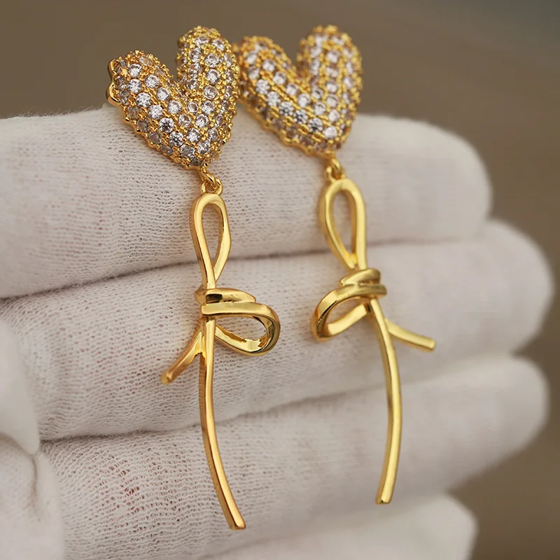 New Sight Design Luxury Zirconia Heart Stud Earrings for Women Fashion Brand Brand Jewelry Metal Knot Earrings