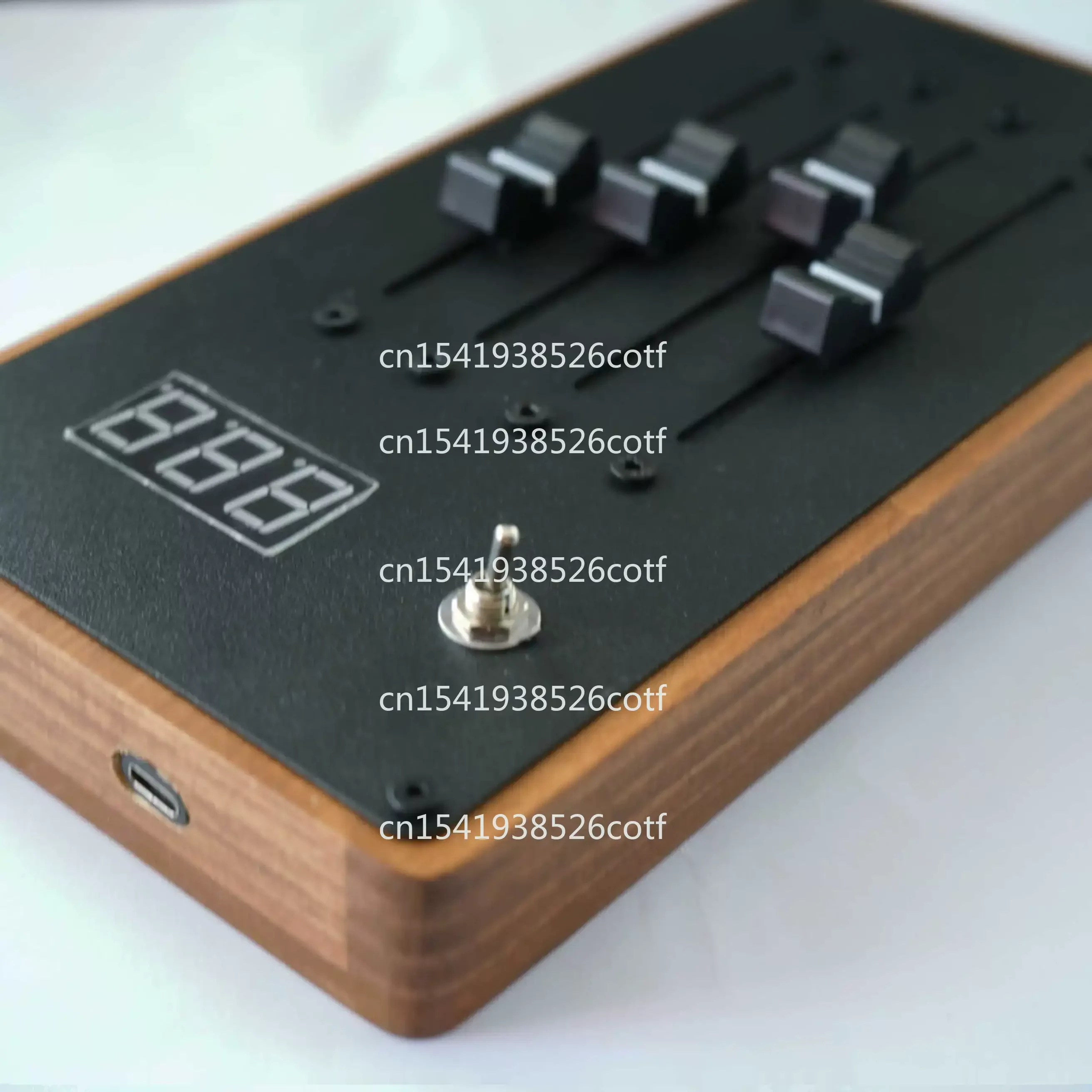 EM-4 Four tracks 12-channels MIDI controller Mixer automatically maps volume faders Mixing console unlimited page turning