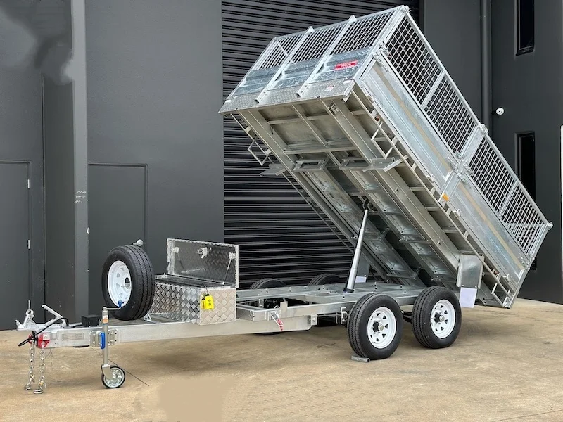 مقطورة قلابة هيدروليكية مجلفنة 12x7 مزدوجة المحور مع سلالم 2.5T 3500 كجم ATM 2000 كجم فرامل كهربائية حمولة