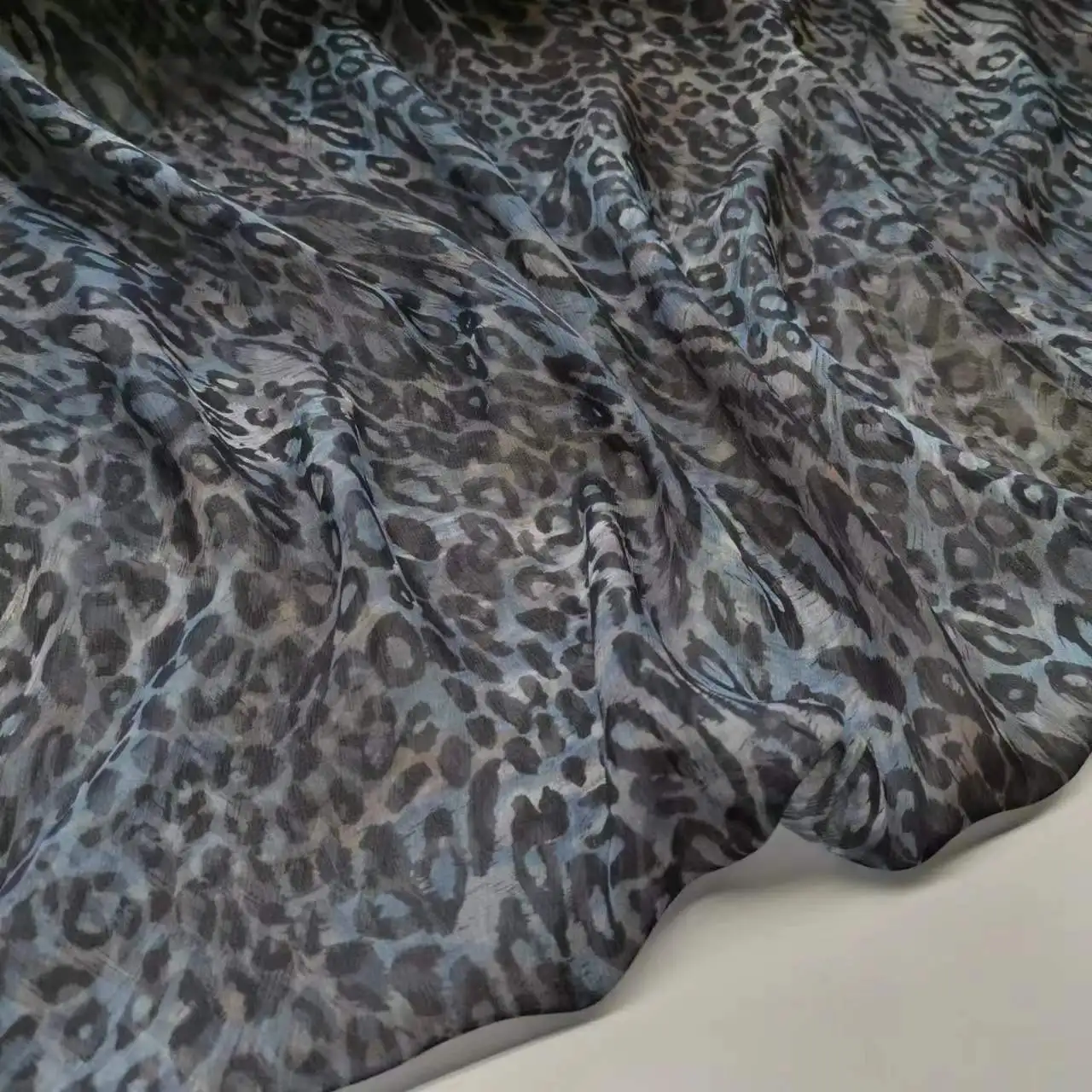 Fashion Animal Print Thin 100% Silk Crepe Fabric Leopard Georgette Breathable Sewing Scarf Material
