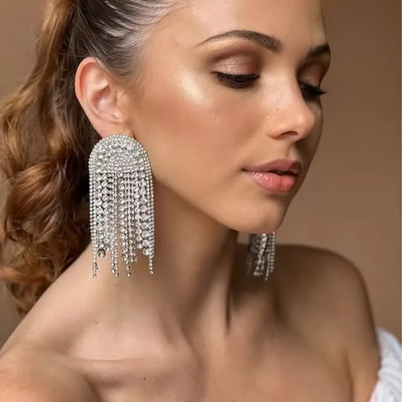 Hot selling fashion rhinestone earrings in Europe and America, with a unique and simple temperament, arched tassel earrings acce
