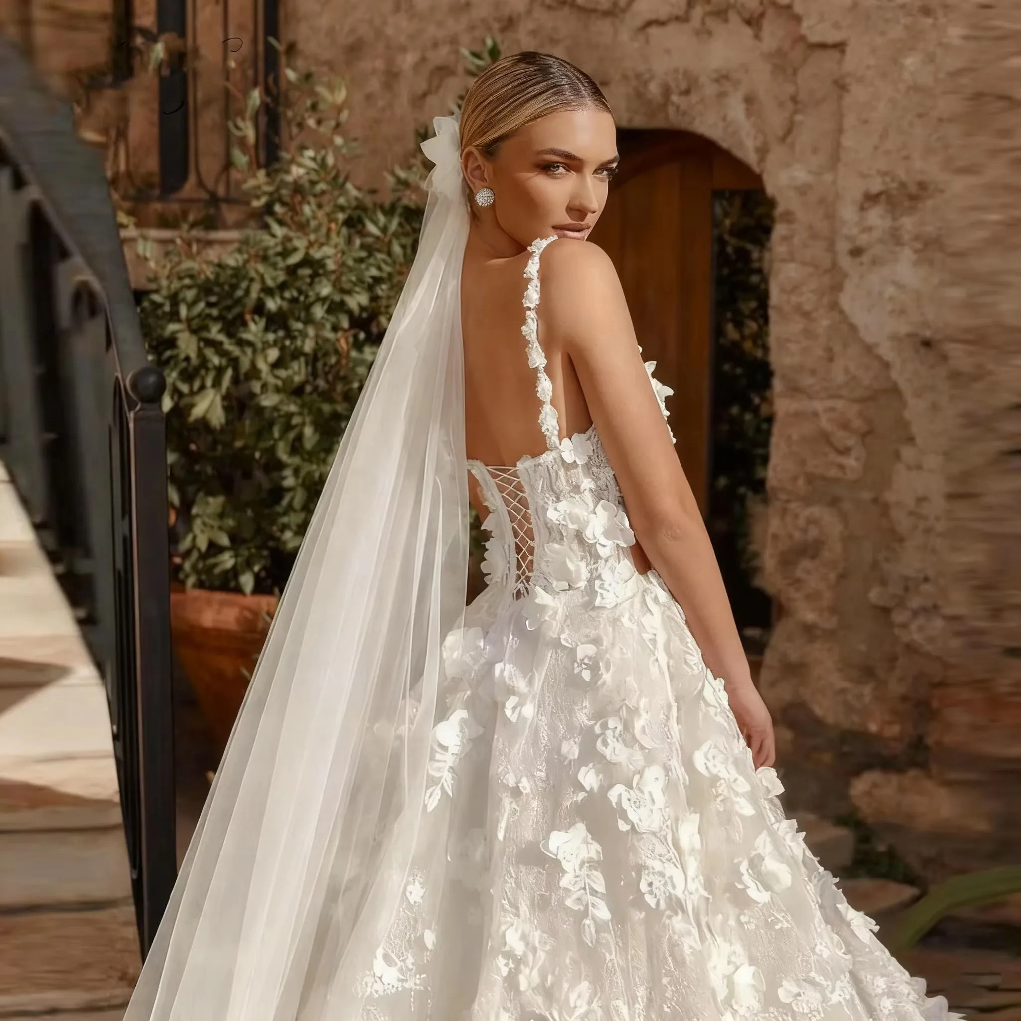 Robes De mariée personnalisées à lacets, élégantes bretelles Spaghetti pour femmes, charmantes robes De mariée avec appliques De fleurs