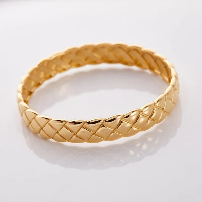 

Tri-Woven Bangle High Quality Stainless Steel Bracelet Vintage Triple-diamond Woven Embossed Pattern Exquisite Jewelry For Women