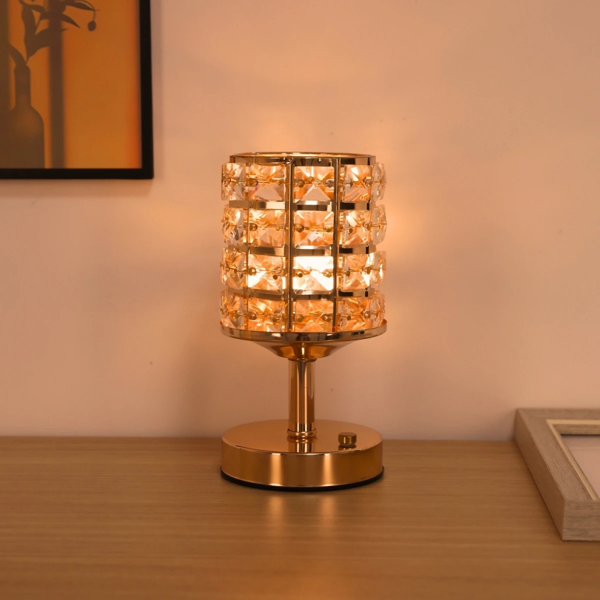 Light Luxury Creative Crystal Table Lamp - USB Rechargeable Color Changing Night Light Suitable for Bedroom and Cafe Decoration