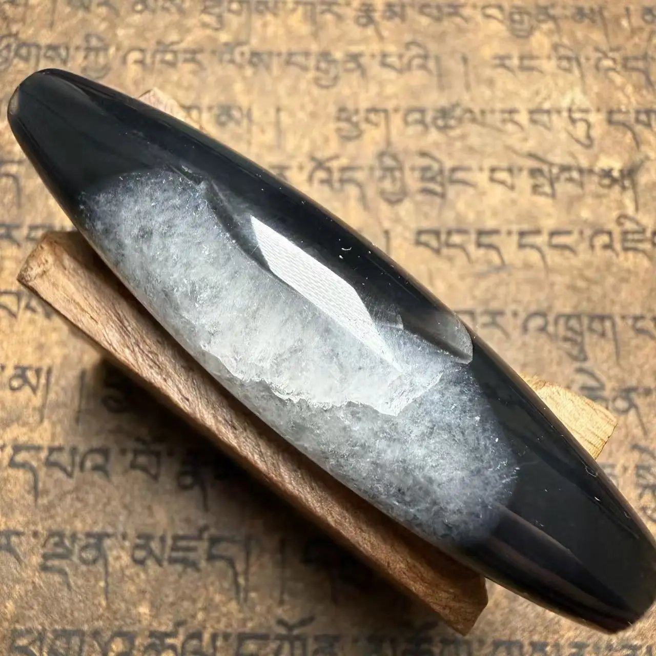 Tibetan Agate old Mongolian material Crystal Cave  Dzi Bead Amulet Pendant Tibet Protective talisman  66x17mm