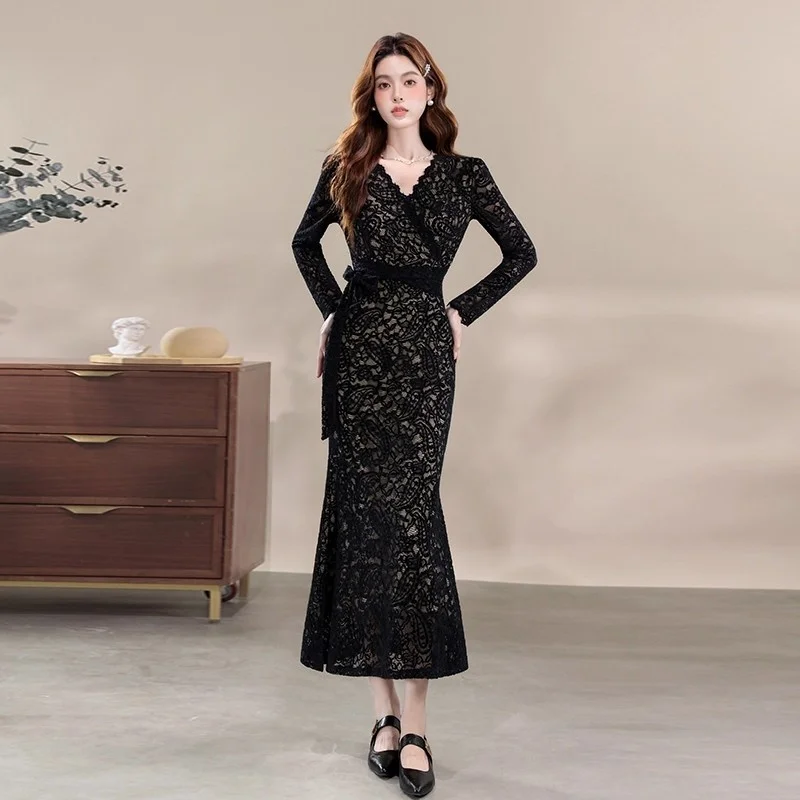 

2025 Lace Dress Autumn Winter Black V-Neck Slim Fit Wrapped Buttocks Fish Tail Dress For Party And Wedding Long Sleeeve W957