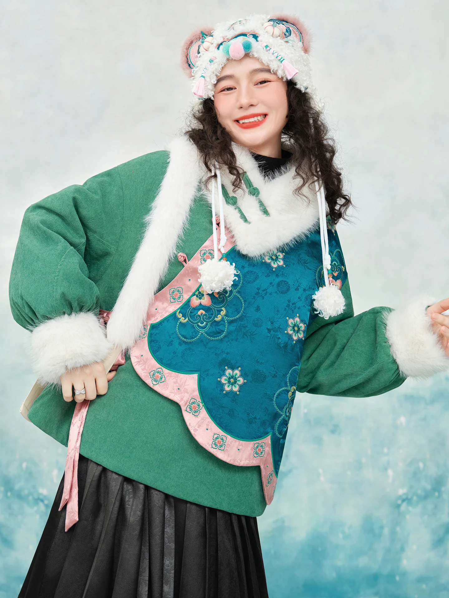 

Новая летняя женская теплая куртка из вельвета с тяжелой вышивкой, большим меховым воротником, в стиле ретро, однотонная, для повседневной носки