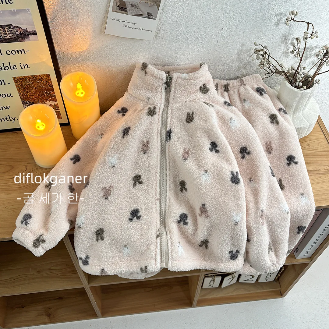 2026 Baby-Mädchen-Kleidung Neues Plüsch-Set aus Fleece mit Cartoon-Motiv, Lässige Heimkleidung, Kinder-Oberteile und Unterteile – Detail 8