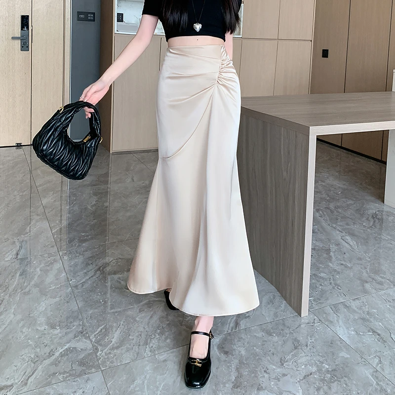 Saia rabo de peixe de cetim para primavera e verão 2025, fina e fluida, com temperamento irregular e saia longa que abraça as quadril