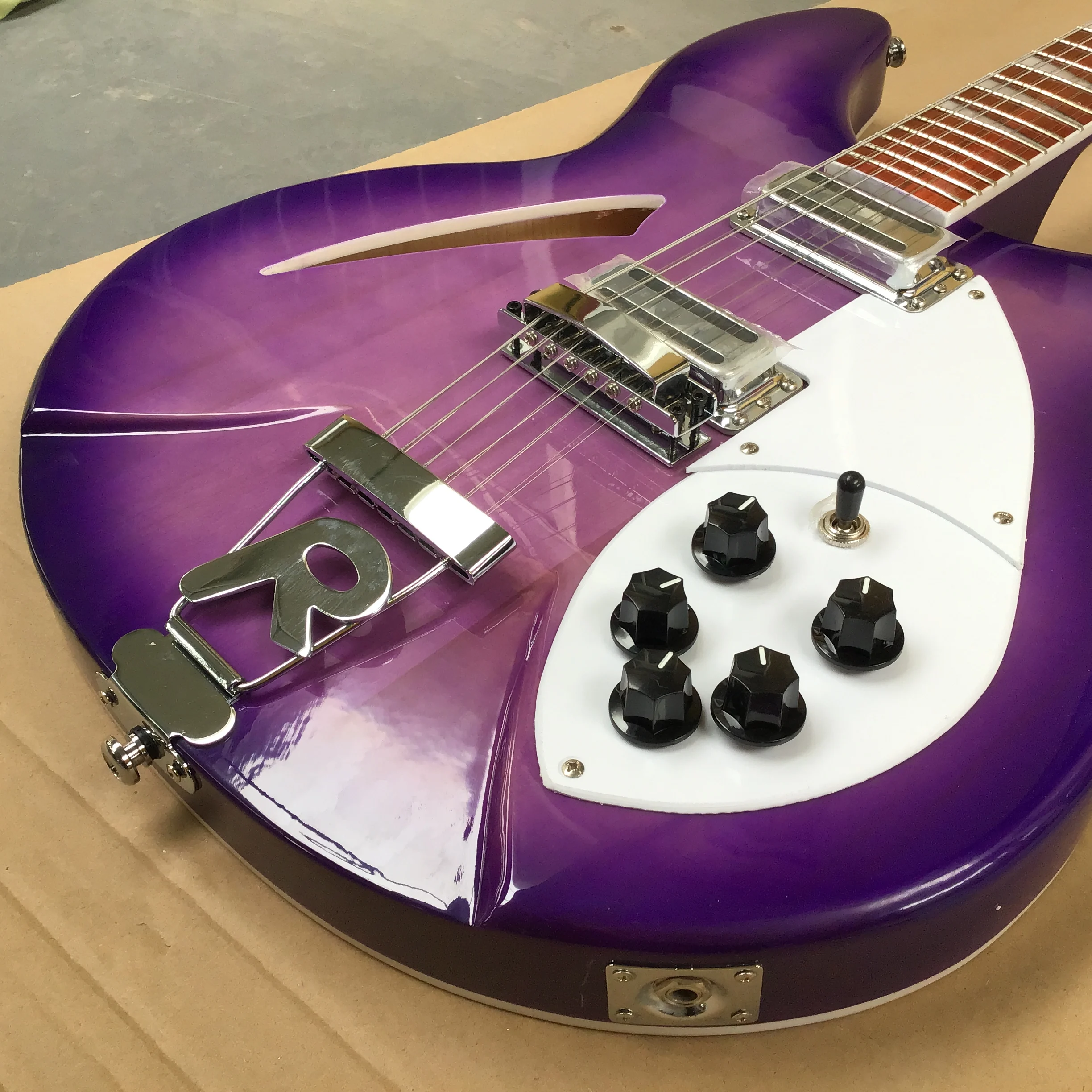 Hot sales12 Strings Semi Hollow Body Electric Guitar Glossy paint Rosewood Fingerboard 5 Konbs 2 Output Jacks in stock custom