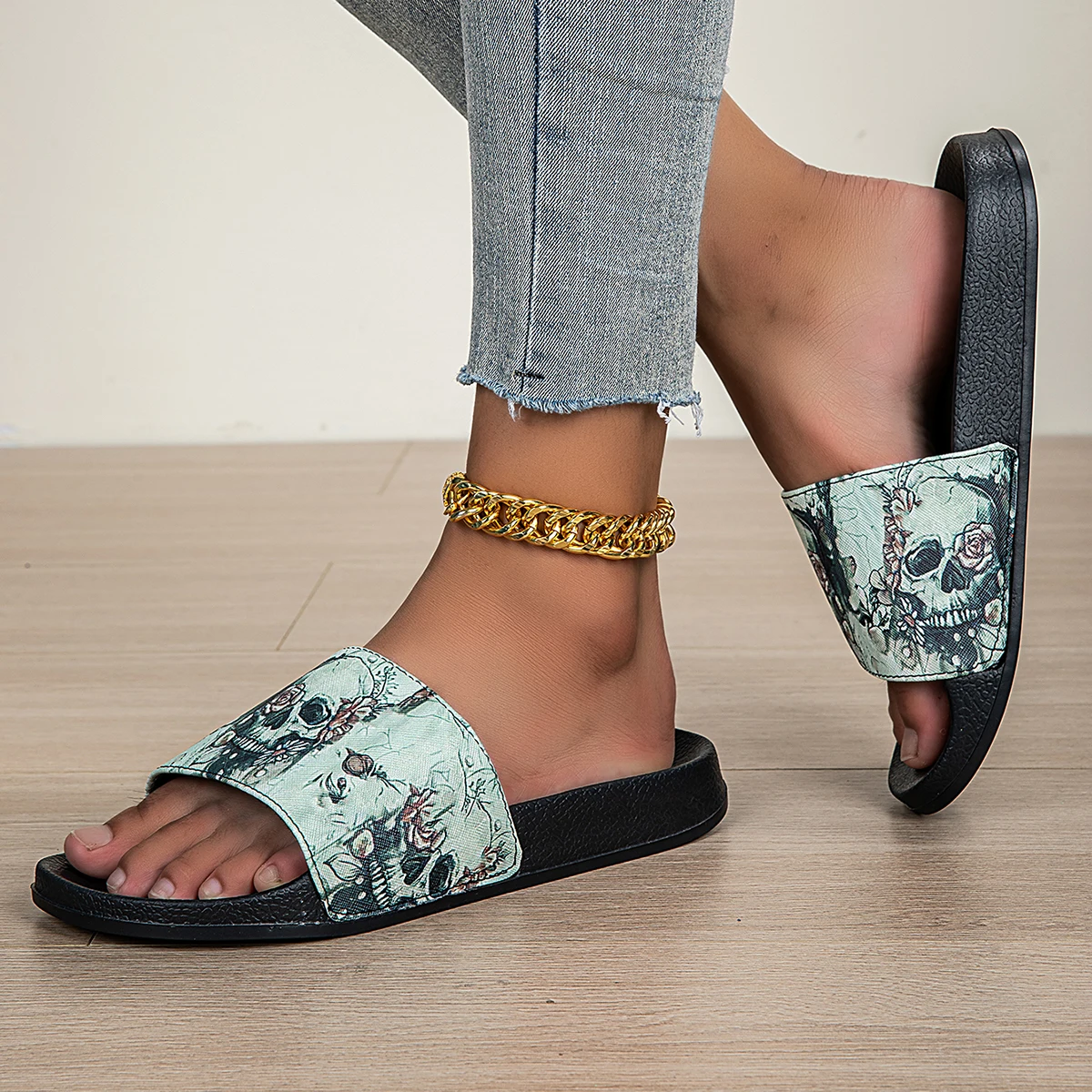 شباشب عصرية مخصصة بنمط جمجمة الهالوين للنساء - طراز كاجوال للسيدات، مناسبة للارتداء الداخلي والخارجي في جميع الفصول، نعال إيفا الناعمة، قماش علوي ومنزلي قابل للغسل يدويًا، صنادل خارجية #5