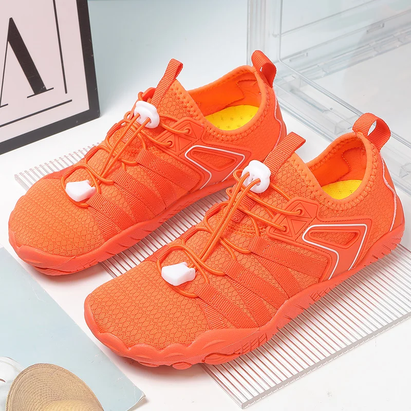 

A pair of children's summer sports fitness shoes, quick-drying drainage water-resistant beach shoes, size 35-46，WK-Y515