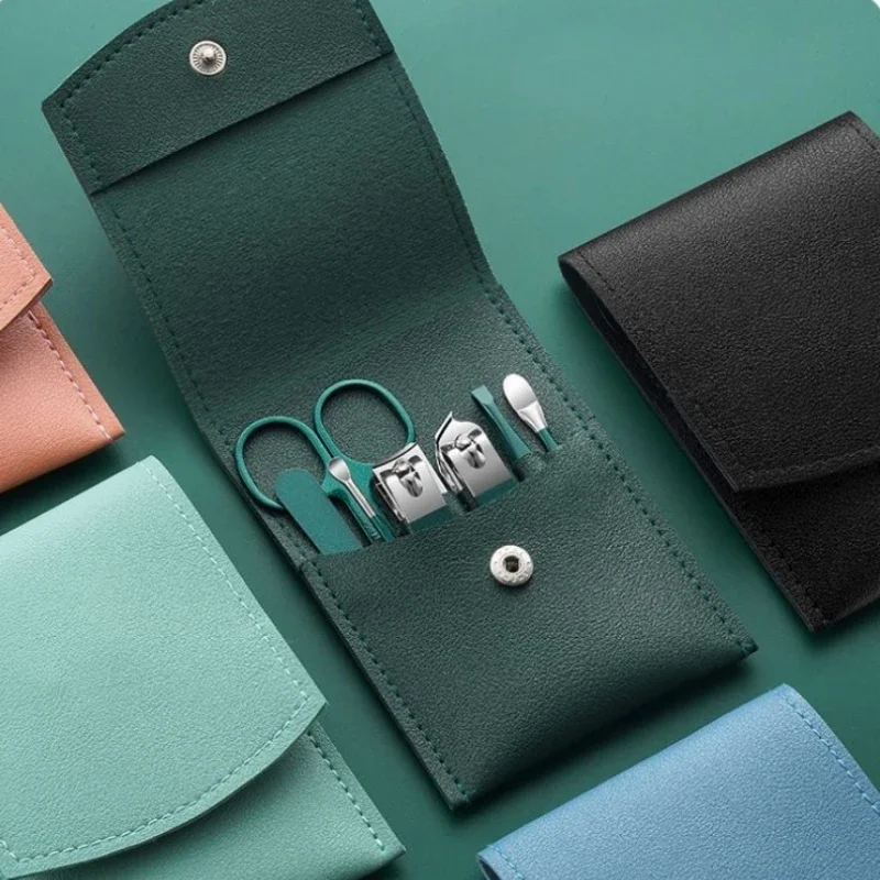 7-częściowy zestaw do manicure, obcinacz do paznokci, narzędzia do pielęgnacji osobistej, przenośna torba podróżna z nożyczkami do brwi i wykałaczką do uszu.