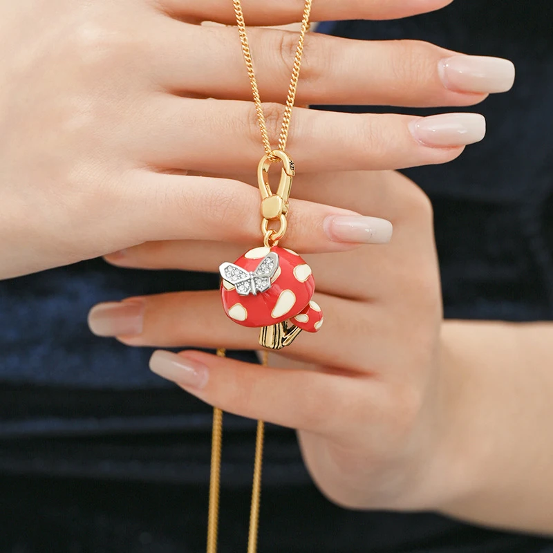 

1Pc Enameled Diamond-encrusted Butterfly And Red Mushroom Pendant,Exquisite Bag Charm,Keychain Necklace,Christmas Gift