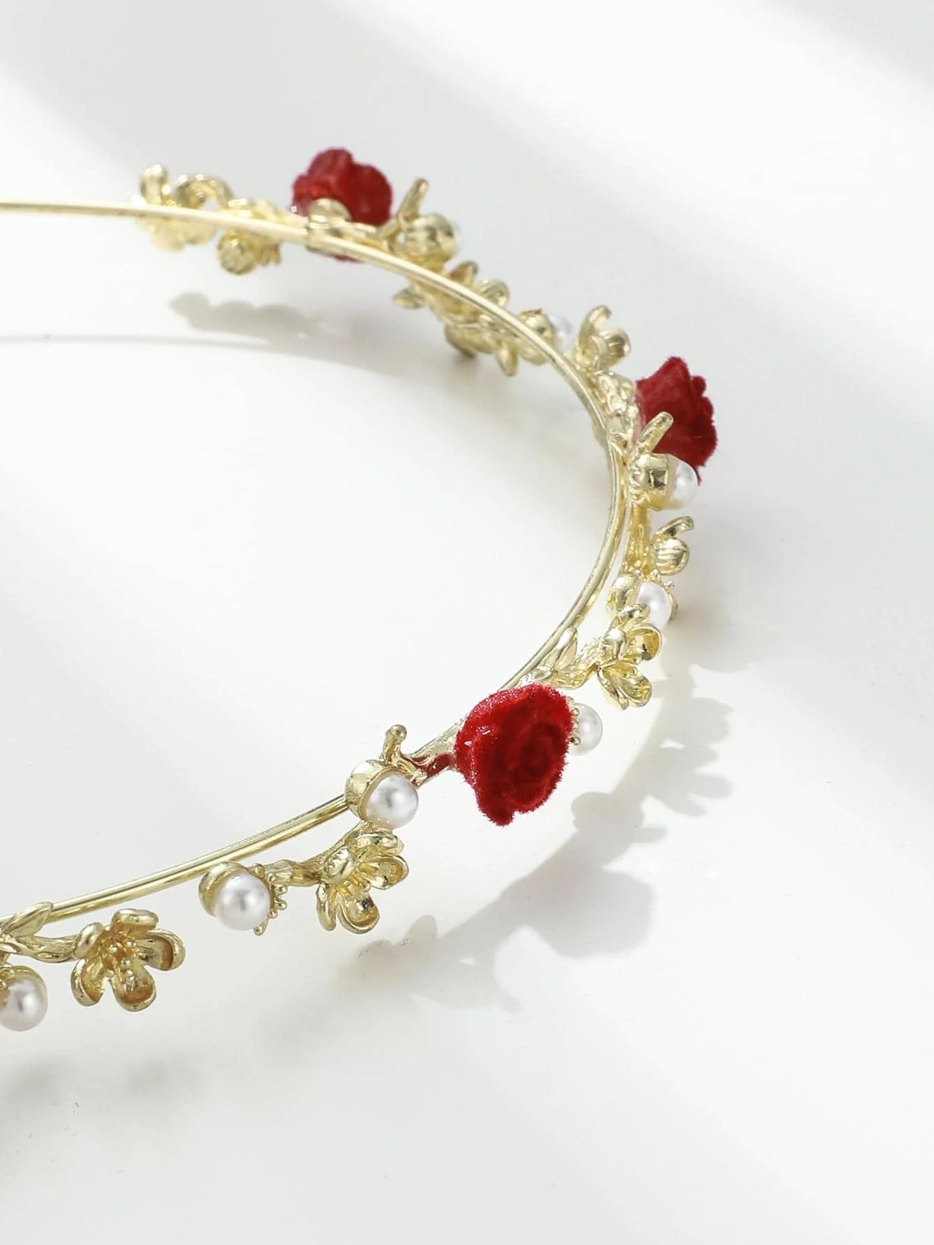 

Women Gold Skinny Headband With Faux Pearl And 3D Red Flower Boho Hair Accessory For Wedding Party