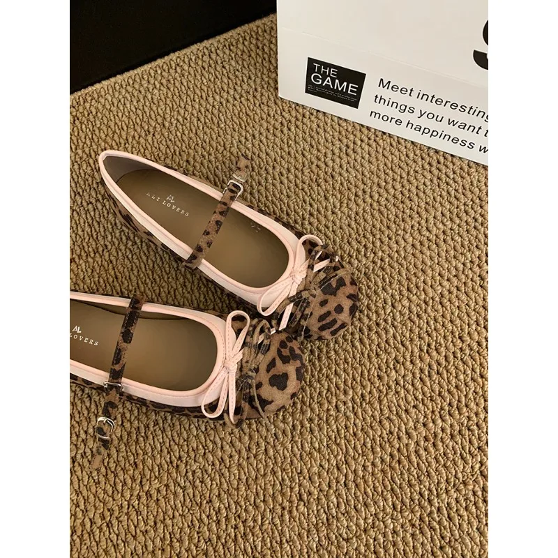 Exklusive französische Ballerinas mit einem Knopfverschluss für Damen, neuer Stil 2026, geeignet für Arbeit und Freizeit, Mary-Jane-Schuhe